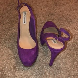 Steve Madden “Staciee” fuchsia platform stilettos.